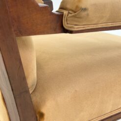 Raudonmedžio rėmo drožinėtas krėslas ant ratukų 83x67x103 cm, 42 cm