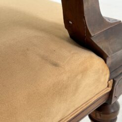 Raudonmedžio rėmo drožinėtas krėslas ant ratukų 83x67x103 cm, 42 cm