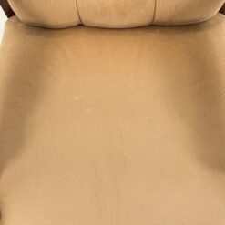 Raudonmedžio rėmo drožinėtas krėslas ant ratukų 83x67x103 cm, 42 cm