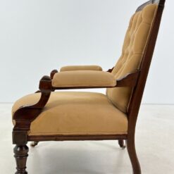 Raudonmedžio rėmo drožinėtas krėslas ant ratukų 83x67x103 cm, 42 cm