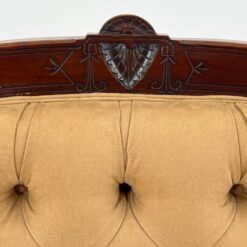 Raudonmedžio rėmo drožinėtas krėslas ant ratukų 83x67x103 cm, 42 cm