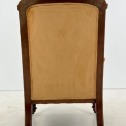 Raudonmedžio rėmo drožinėtas krėslas ant ratukų 83x67x103 cm, 42 cm