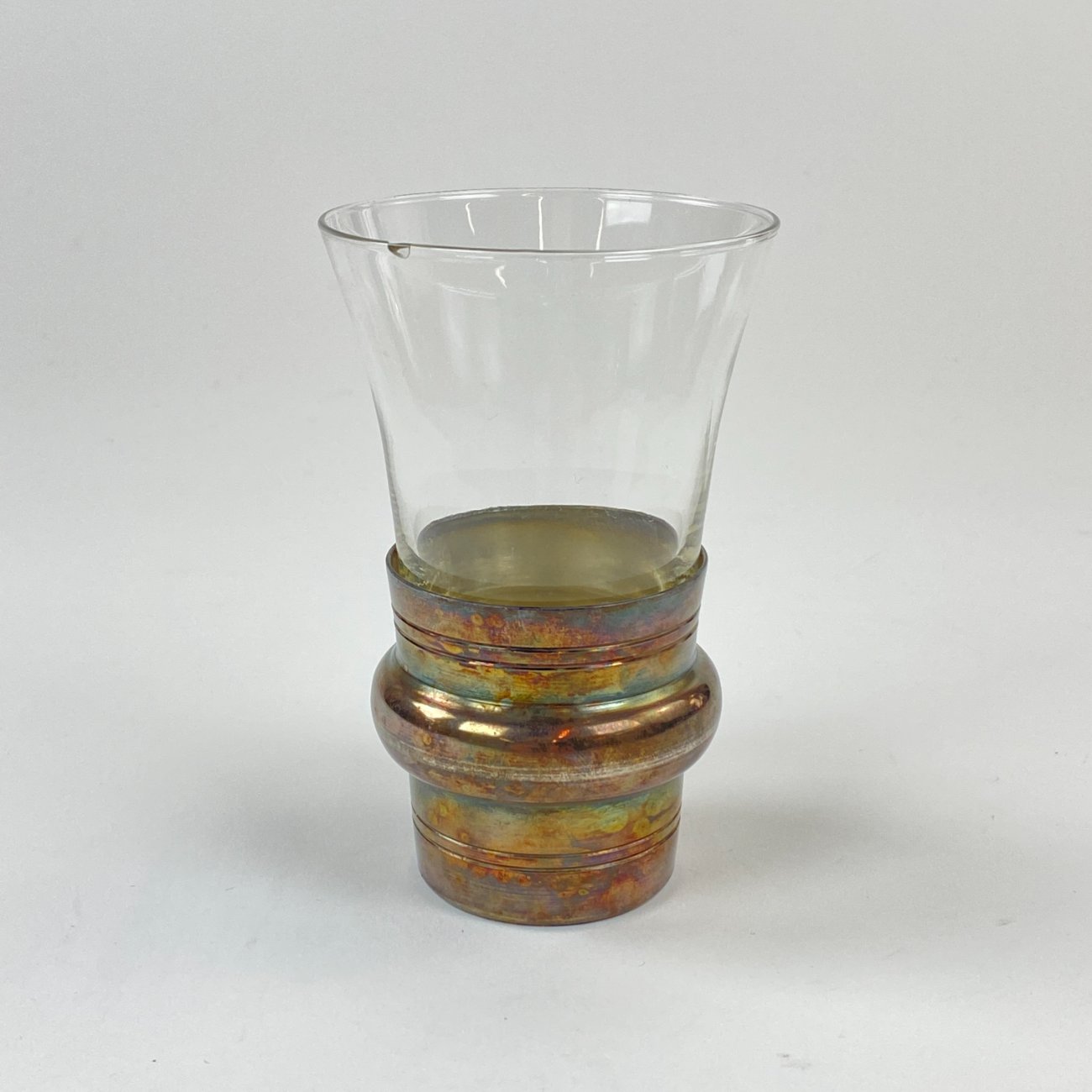 DN0267-taures-ir-taureles-0 Sidabruoto metalo laikiklis su stiklo taurele 110 ml 6.5×6.5×10.5 cm