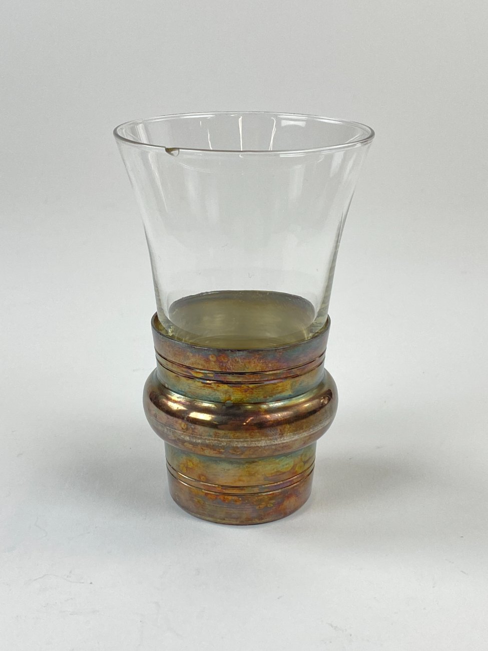 DN0267-taures-ir-taureles-2 Sidabruoto metalo laikiklis su stiklo taurele 110 ml 6.5×6.5×10.5 cm