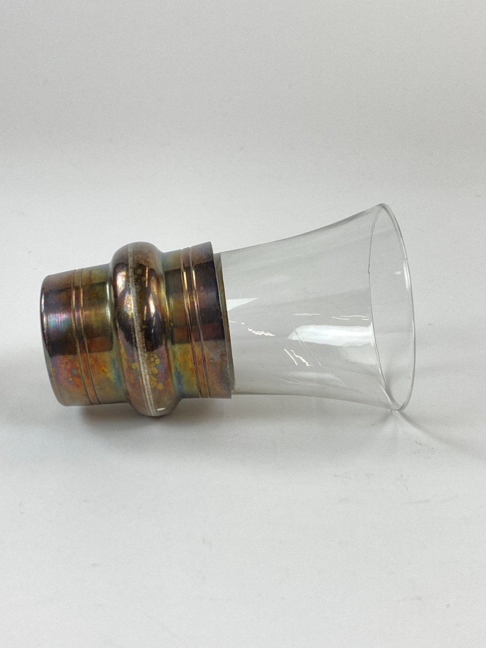 DN0267-taures-ir-taureles-4 Sidabruoto metalo laikiklis su stiklo taurele 110 ml 6.5×6.5×10.5 cm