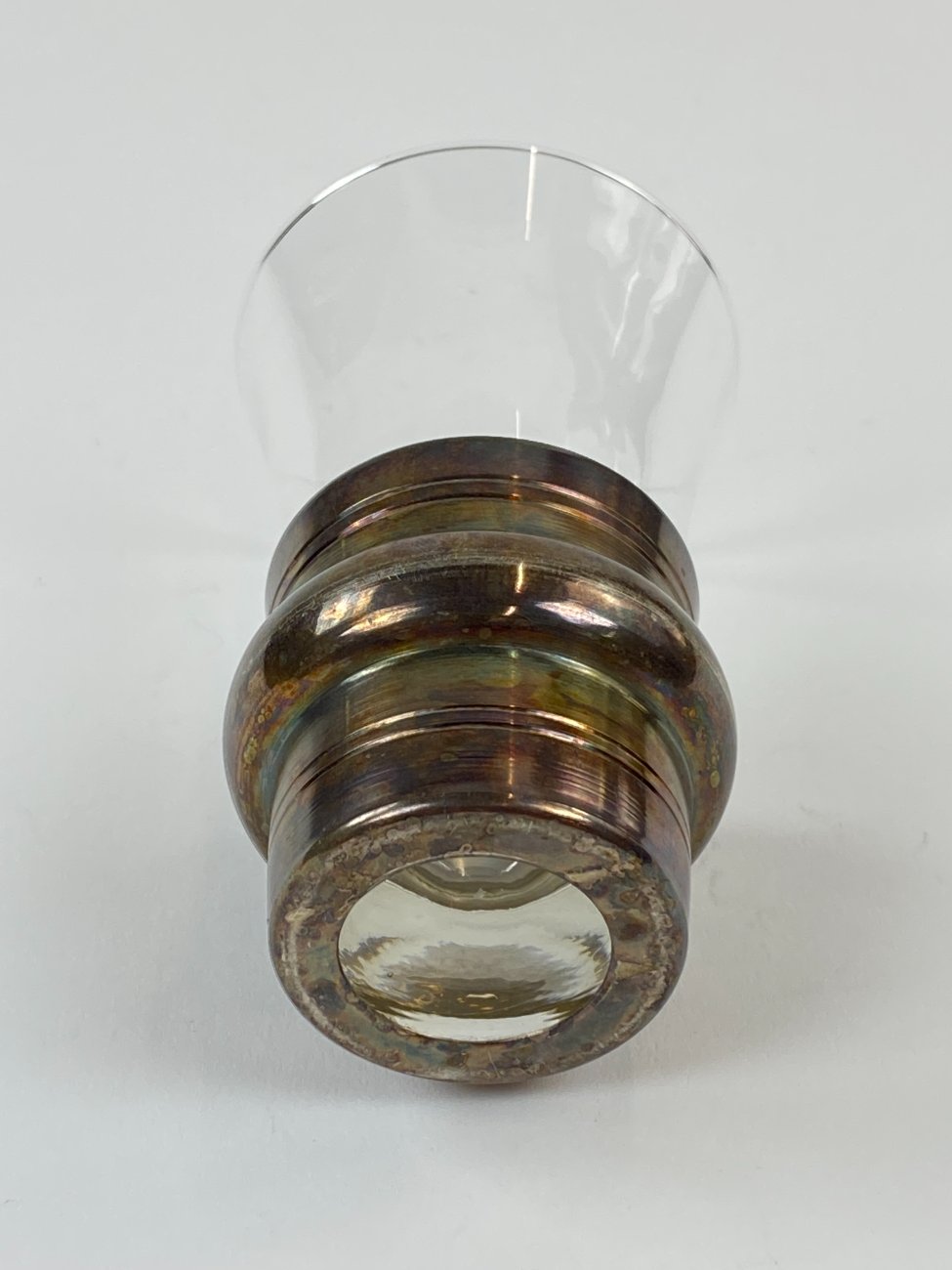 DN0267-taures-ir-taureles-6 Sidabruoto metalo laikiklis su stiklo taurele 110 ml 6.5×6.5×10.5 cm