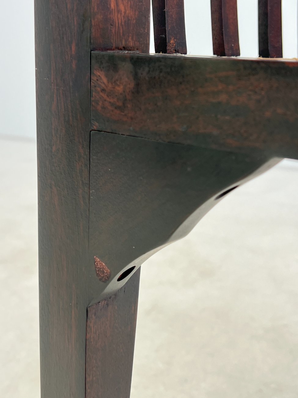 DN0269-valgomojo-kreslai-13 Raudonmedžio krėsliukas su ratanu 49x54x76 cm, 46 cm