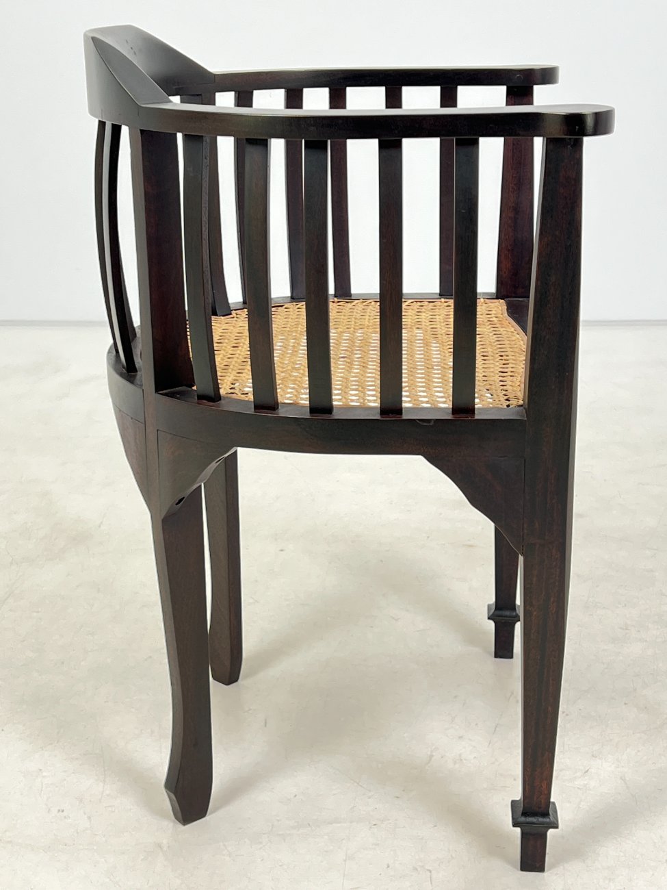 DN0269-valgomojo-kreslai-3 Raudonmedžio krėsliukas su ratanu 49x54x76 cm, 46 cm