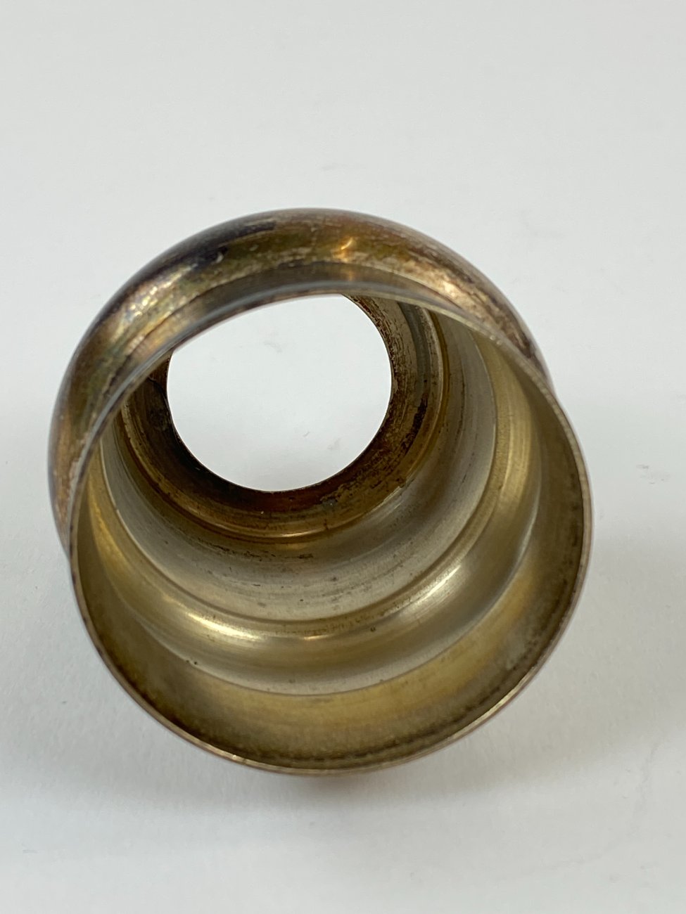 DN0270-taures-ir-taureles-5 Sidabruoto metalo laikiklis taurelei 6x6x5.5 cm