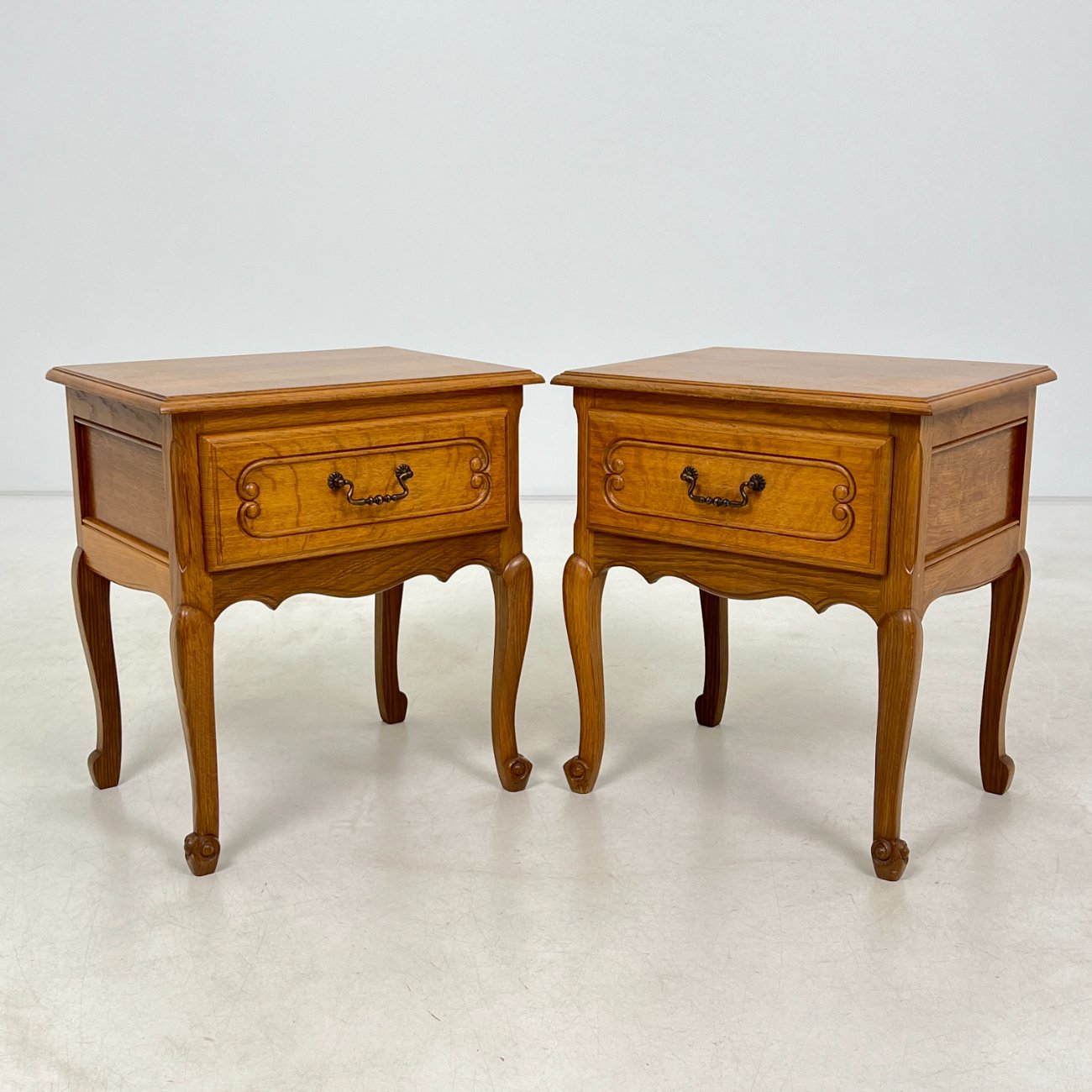 DN0338-spinteles-0 Ąžuolinės spintelės prie lovos 2 vnt. Kompletas 38x49x55 cm