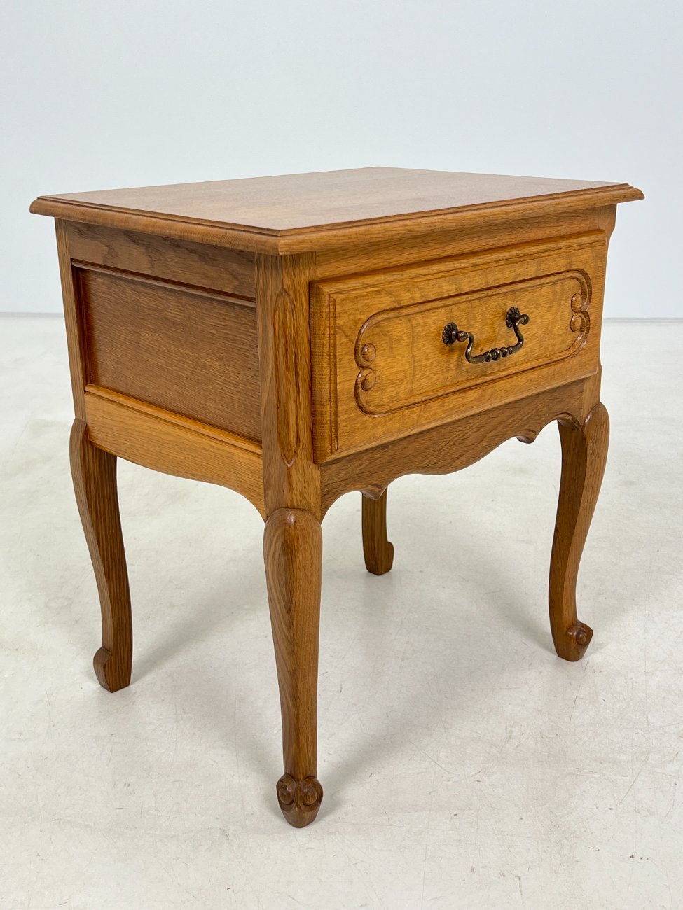 DN0338-spinteles-4 Ąžuolinės spintelės prie lovos 2 vnt. Kompletas 38x49x55 cm