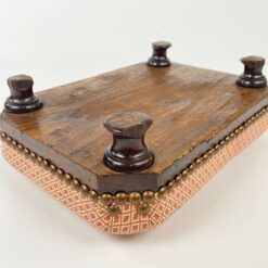 Senovinis raudonmedžio pakojis su gobelenu 23x32x11 cm