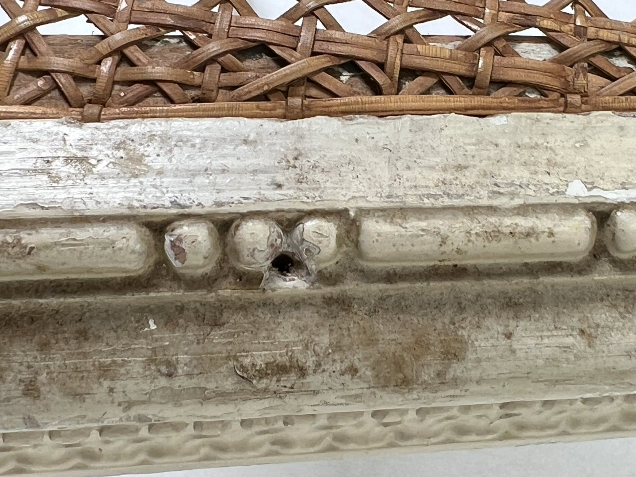 DN0342-kedes-17 Medinės rokoko stiliaus kėdutės su ratanu 2 vnt. kompl. 39x45x88 cm, 45 cm