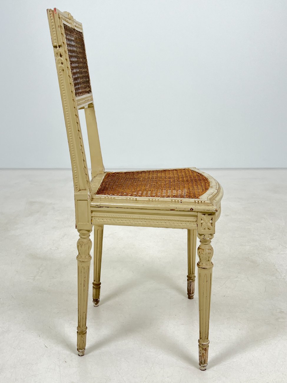 DN0342-kedes-4 Medinės rokoko stiliaus kėdutės su ratanu 2 vnt. kompl. 39x45x88 cm, 45 cm