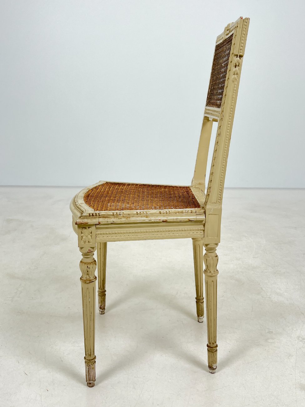 DN0342-kedes-5 Medinės rokoko stiliaus kėdutės su ratanu 2 vnt. kompl. 39x45x88 cm, 45 cm