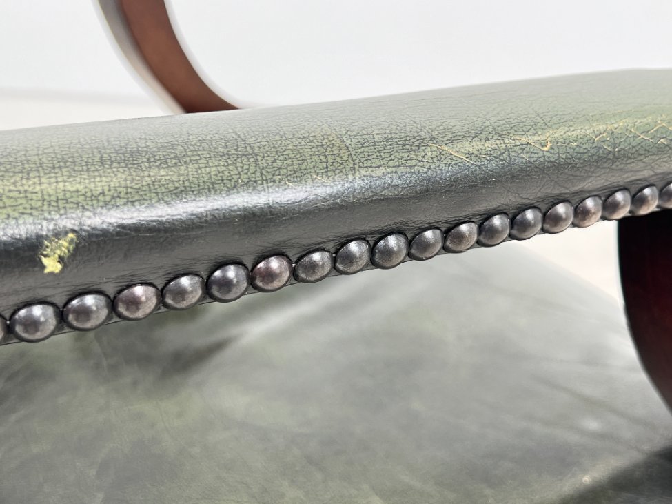 DN0353-kedes-18 Raudonmedžio darbo krėslas su oda 68x68x95 cm, 46 cm