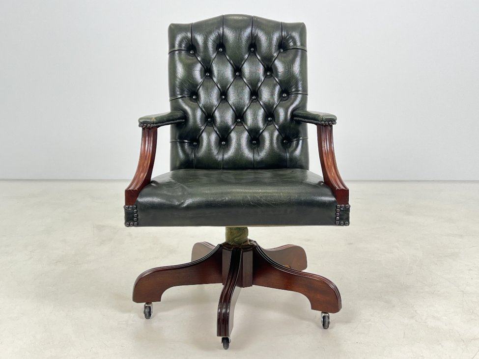 DN0353-kedes-2 Raudonmedžio darbo krėslas su oda 68x68x95 cm, 46 cm