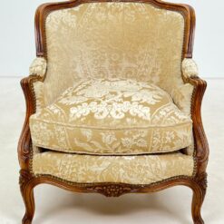 Drožinėtas riešutmedžio fotelis su šviesiu gobelenu 78x67x83 cm, 47 cm