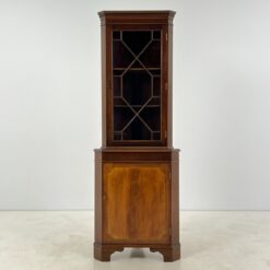 Kampinis raudonmedžio bufetas 40x65x182 cm