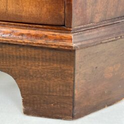 Kampinis raudonmedžio bufetas 40x65x182 cm