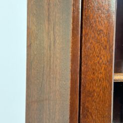 Kampinis raudonmedžio bufetas 40x65x182 cm