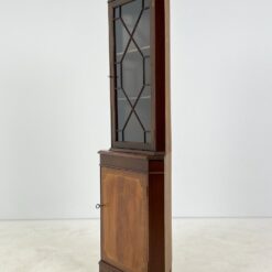 Kampinis raudonmedžio bufetas 40x65x182 cm