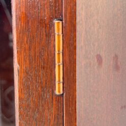 Kampinis raudonmedžio bufetas 40x65x182 cm