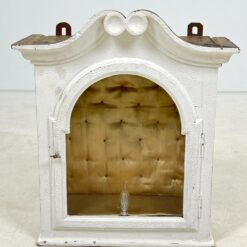 Kabinama sieninė baltos spalvos spintelė su apšvietimu 26×58,5×67 cm