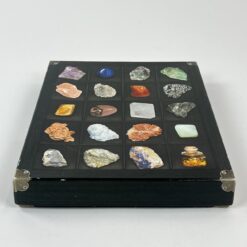 20 vnt. mineralų komplektas dėžutėje 33x25x4,5 cm