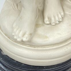 Dirbtinio akmens statula “Angelas, siunčiantis bučinį” 28x22x59 cm