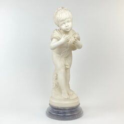 Dirbtinio akmens statula “Angelas, siunčiantis bučinį” 28x22x59 cm