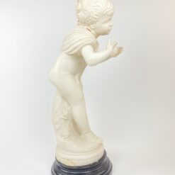 Dirbtinio akmens statula “Angelas, siunčiantis bučinį” 28x22x59 cm