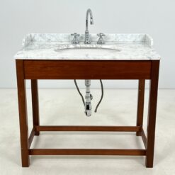 Raudonmedžio vonios spintelė su marmuro stalviršiu, praustuve, maišytuvu 59,5x96,5x82,5 cm