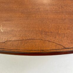 Ovalus riešutmedžio staliukas su stalčiumi 79x117x44 cm