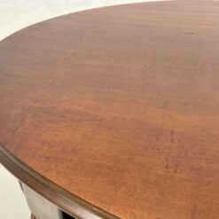 Ovalus riešutmedžio staliukas su stalčiumi 79x117x44 cm