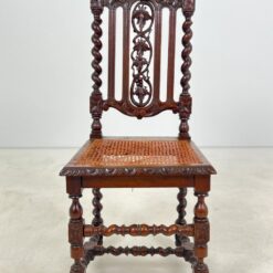 Ąžuolinė drožinėta kėdė restauracijai 49×46,5×107 cm, 47 cm