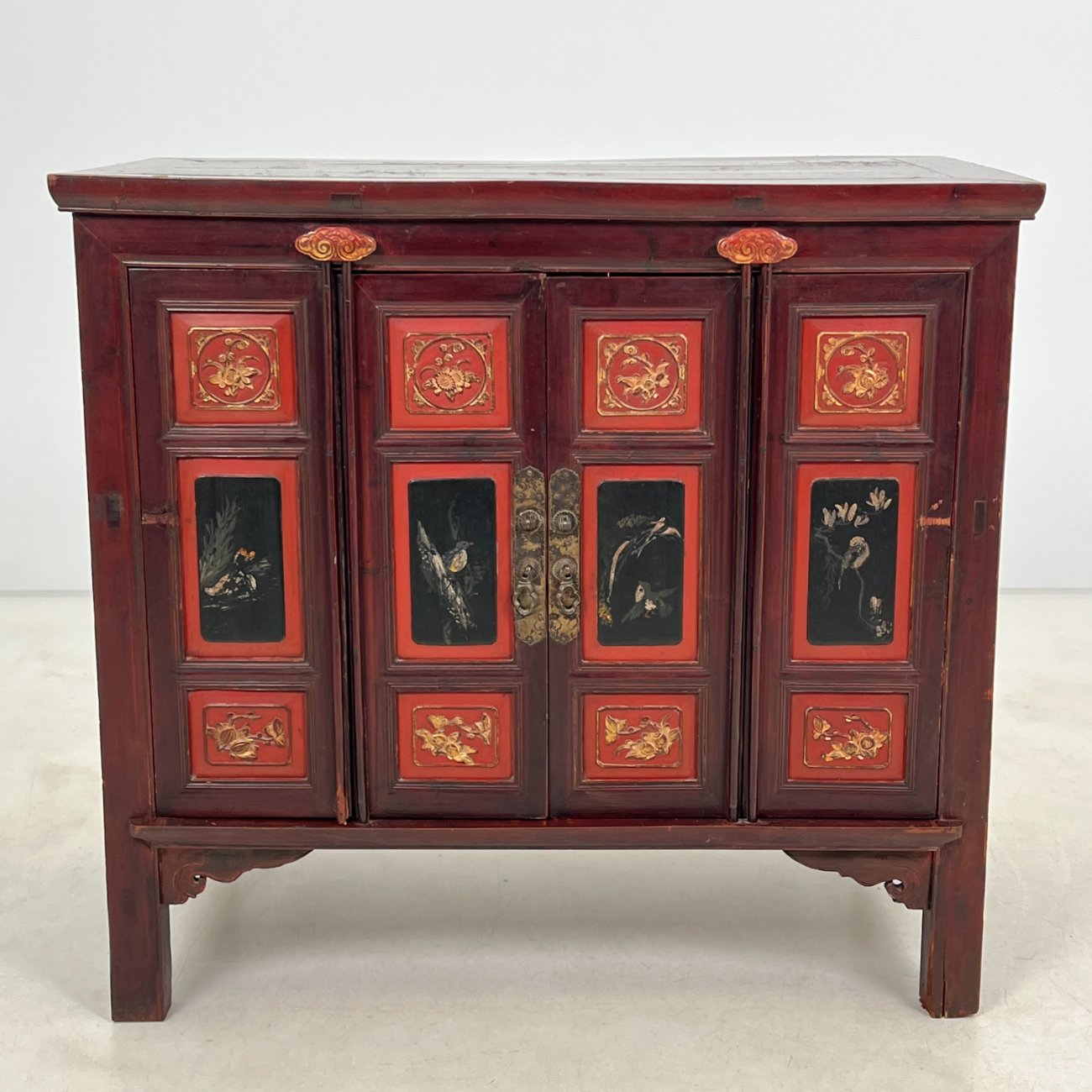 DN0419-komodos-0 Rytietiška keturių durų komoda 50x95x89 cm