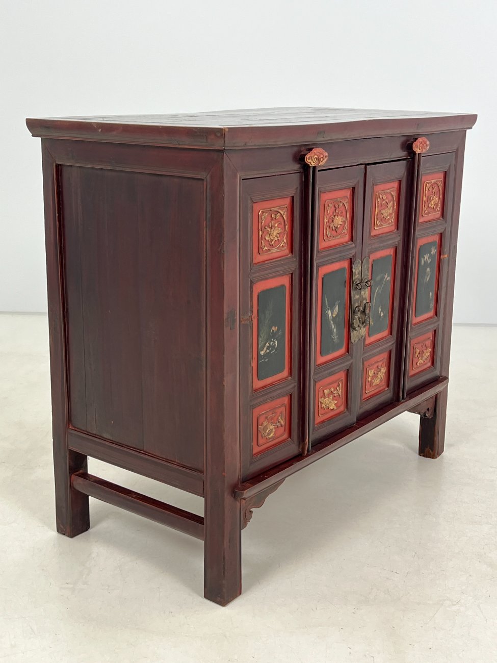 DN0419-komodos-3 Rytietiška keturių durų komoda 50x95x89 cm