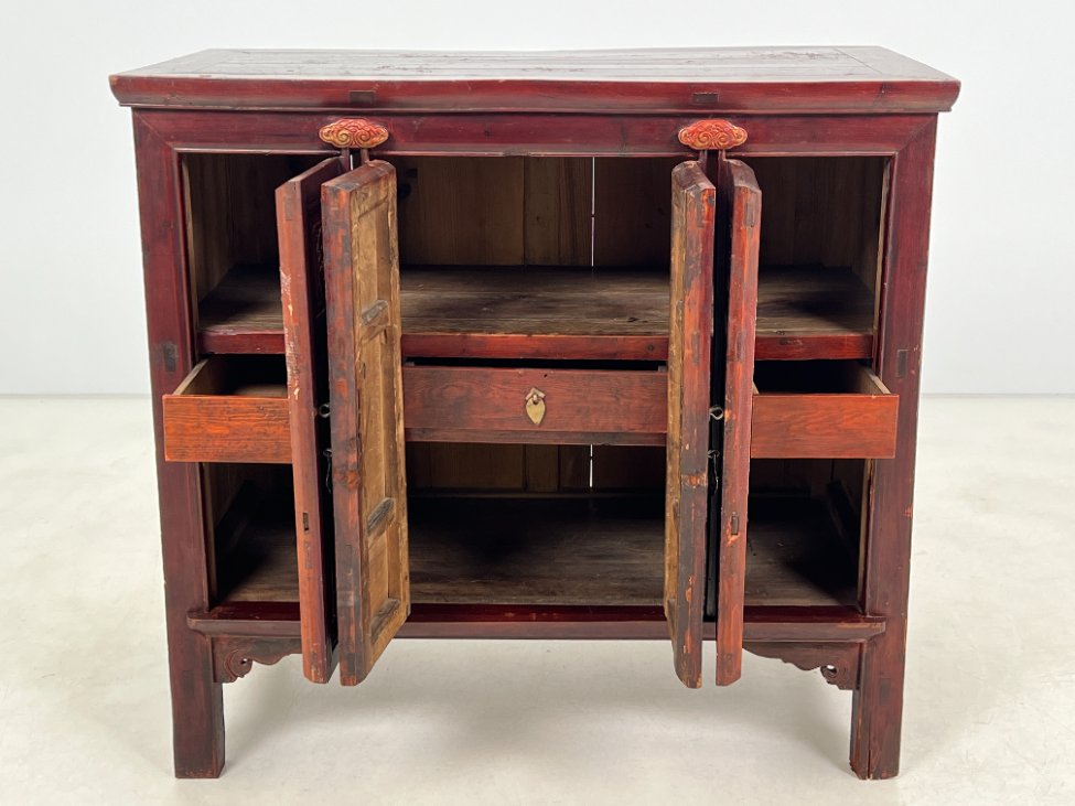 DN0419-komodos-6 Rytietiška keturių durų komoda 50x95x89 cm