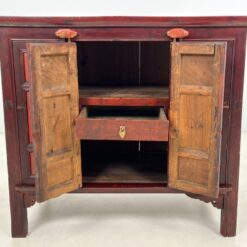 Rytietiška keturių durų komoda 50x95x89 cm