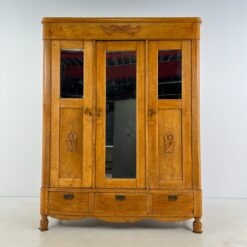 Ąžuolinė trijų durų spinta su veidrodžiais 66x160x206 cm