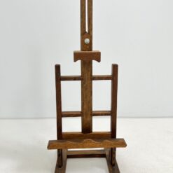 Medinis stalinis molbertas (drobei nuo 32,5 cm iki 59 cm) 35x35x84 cm