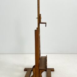 Medinis stalinis molbertas (drobei nuo 32,5 cm iki 59 cm) 35x35x84 cm