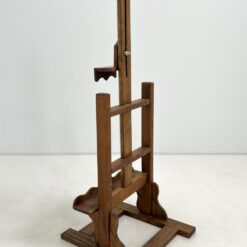 Medinis stalinis molbertas (drobei nuo 32,5 cm iki 59 cm) 35x35x84 cm