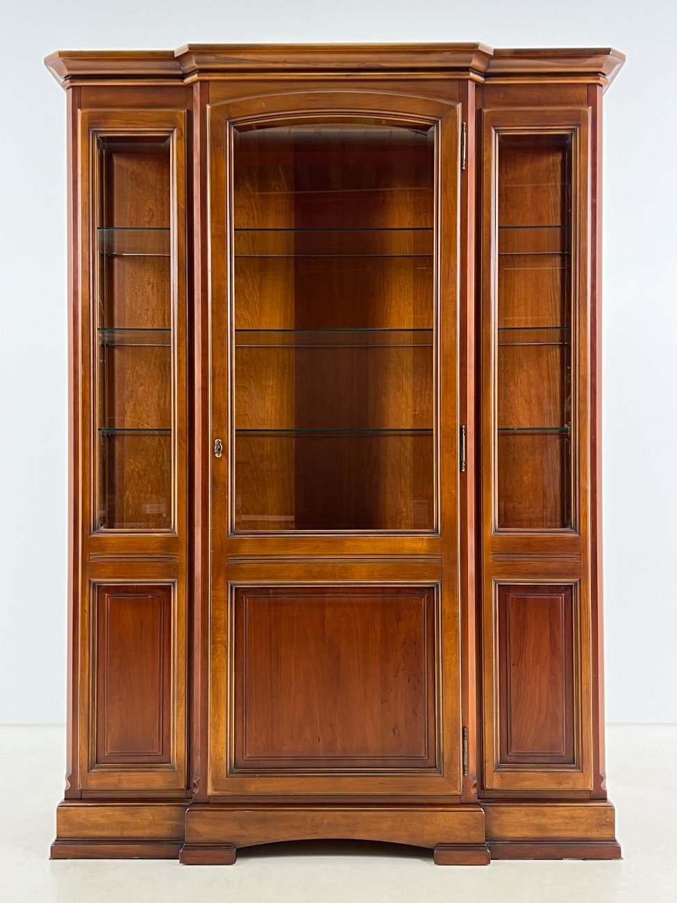 DN0436-bufetai-1 Klasikinio stiliaus raudonmedžio bufetas 48x150x205 cm