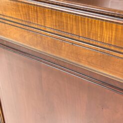 Klasikinio stiliaus raudonmedžio bufetas 48x150x205 cm