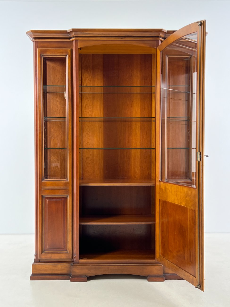 DN0436-bufetai-5 Klasikinio stiliaus raudonmedžio bufetas 48x150x205 cm