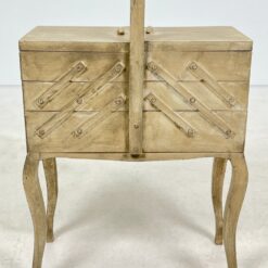 Medinė siuvinėjimo reikmenų spintelė 29x56x78,5 cm