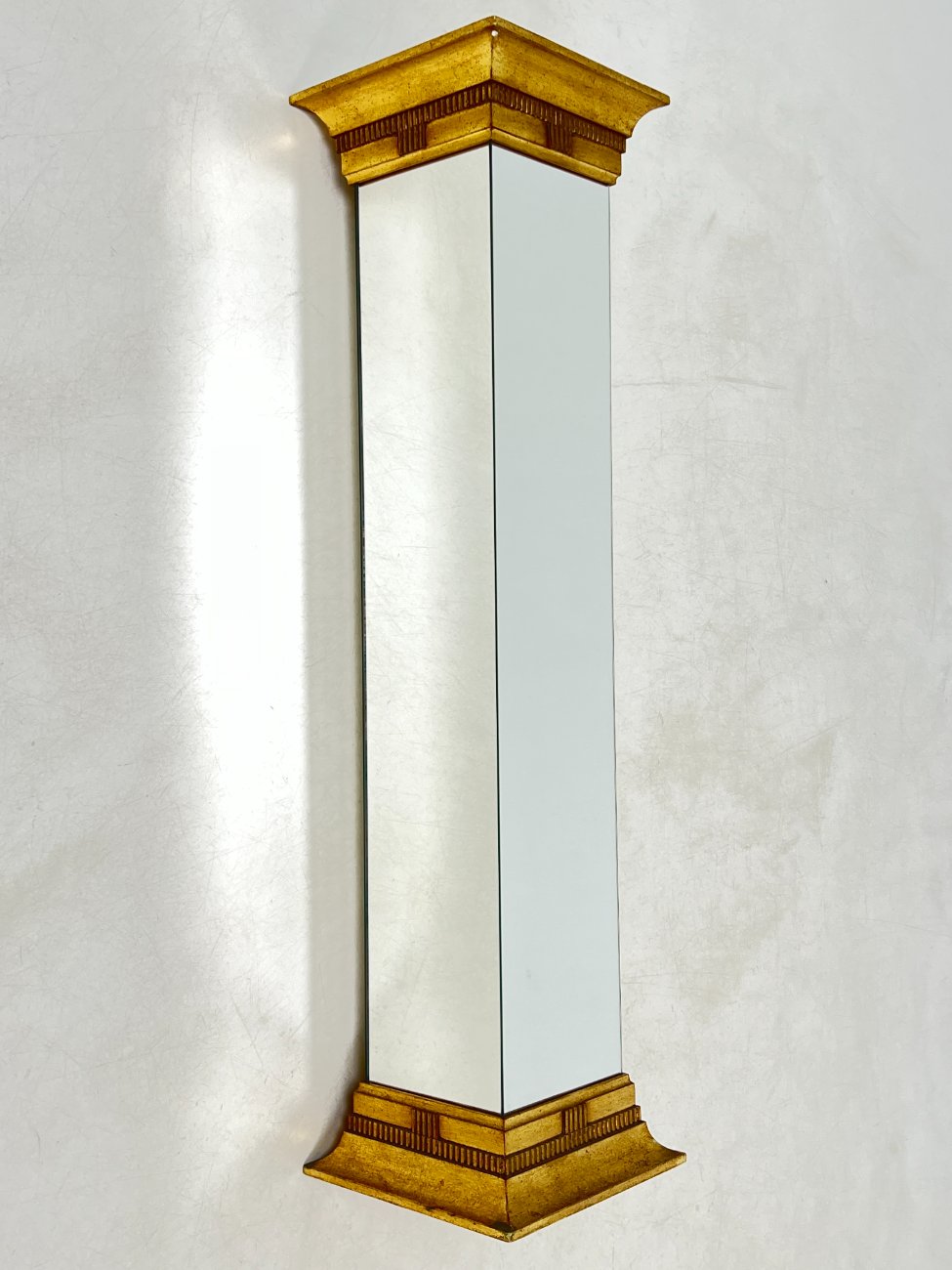 DP0002-kolonos-7 Veidrodinė kolona su aukso spalvos detalėmis 30,5×30,5×120,5 cm