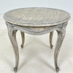 Apvalus provanso stiliaus sendintas medinis staliukas 58x58x50 cm